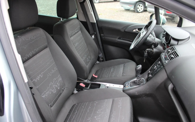 Opel Meriva cena 22900 przebieg: 176000, rok produkcji 2011 z Sianów małe 667
